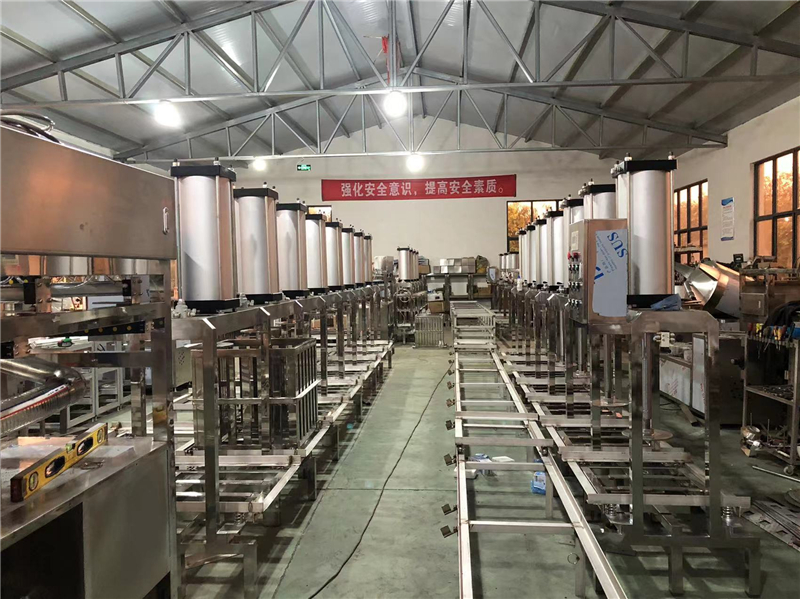 我公司一批全自动豆腐皮机销往上海